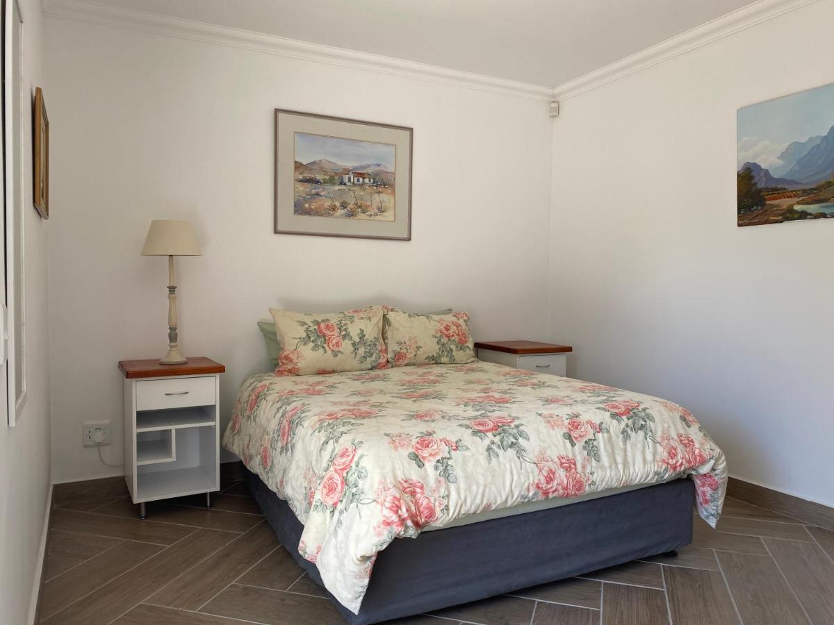 Somerset View Guest House Съмърсет Уест Екстериор снимка