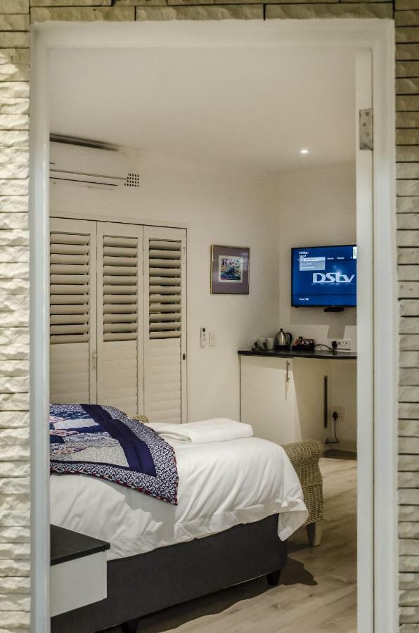 Somerset View Guest House Съмърсет Уест Екстериор снимка