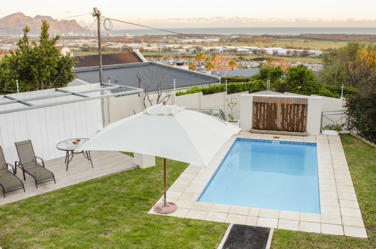 Somerset View Guest House Съмърсет Уест Екстериор снимка