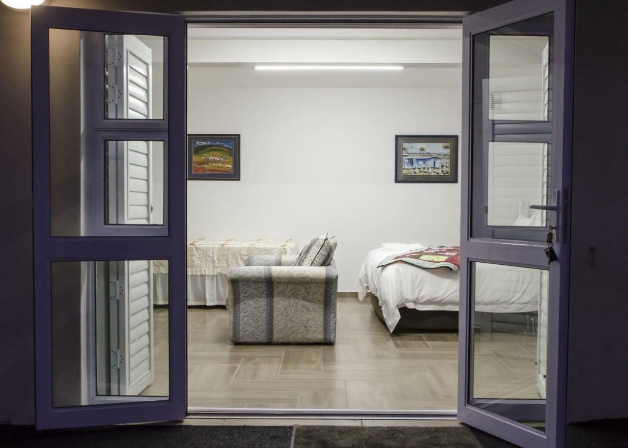 Somerset View Guest House Съмърсет Уест Екстериор снимка